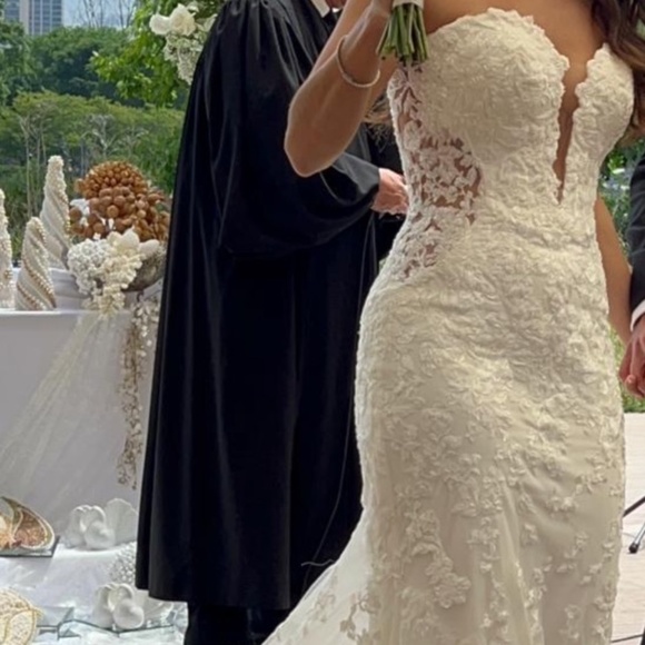 Martina Liana wedding dress and cathedral veil - Picture 2 of 5